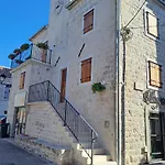 Val * Kaštela